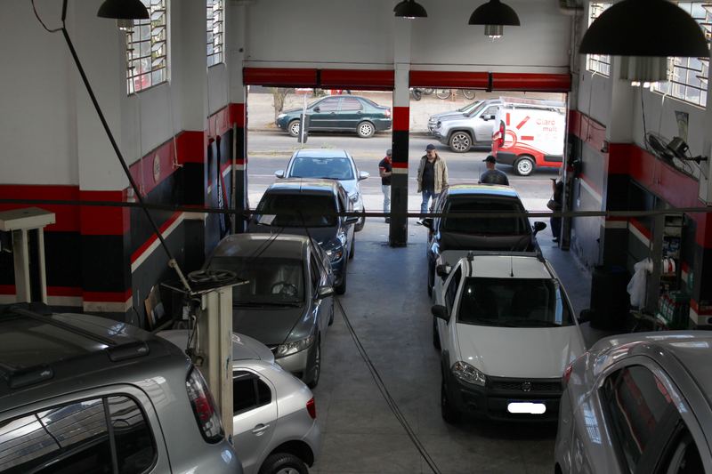 Movimento de veículos na Xaulim Oficina
